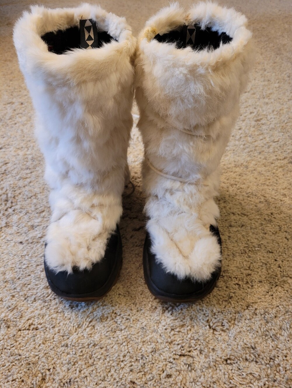 Ulu Black Suede &  Real Fur In A Cream Color waterproof Winter Boots 8 1/2 - Picture 4 of 8
